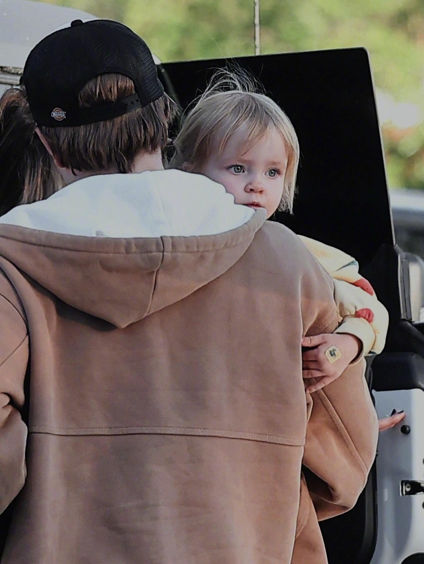 罗伯特·帕丁森 和Suki Waterhouse的女儿，你们觉得长的像谁？