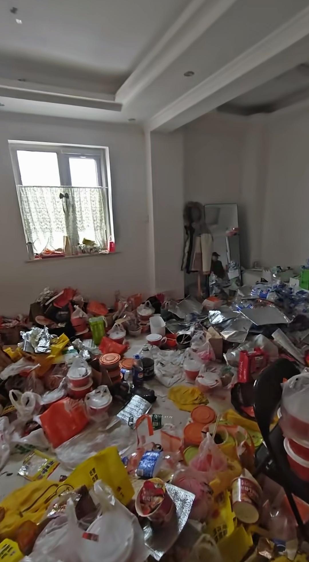 真难以想象，一套出租房里，租客竟丢弃了如此多的生活垃圾，那画面实在太有冲击力了！