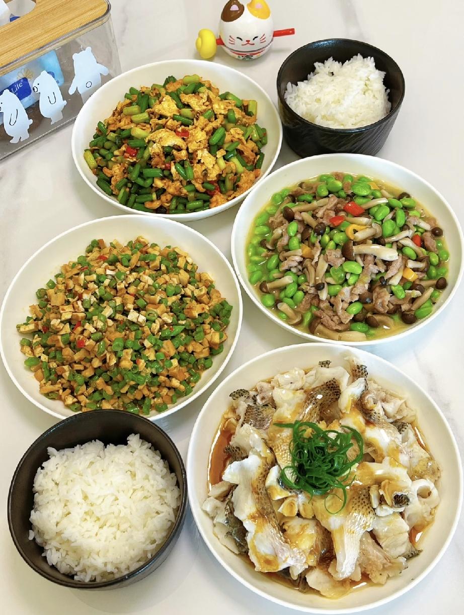 有人说付磊的女儿和朱女士的女儿是典型的“恨爹派”代表，“恨爹派”的儿女一般都是受