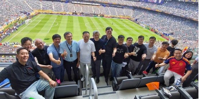 马云、李彦宏、段永平都去了世界杯决赛现场，大佬云集。
