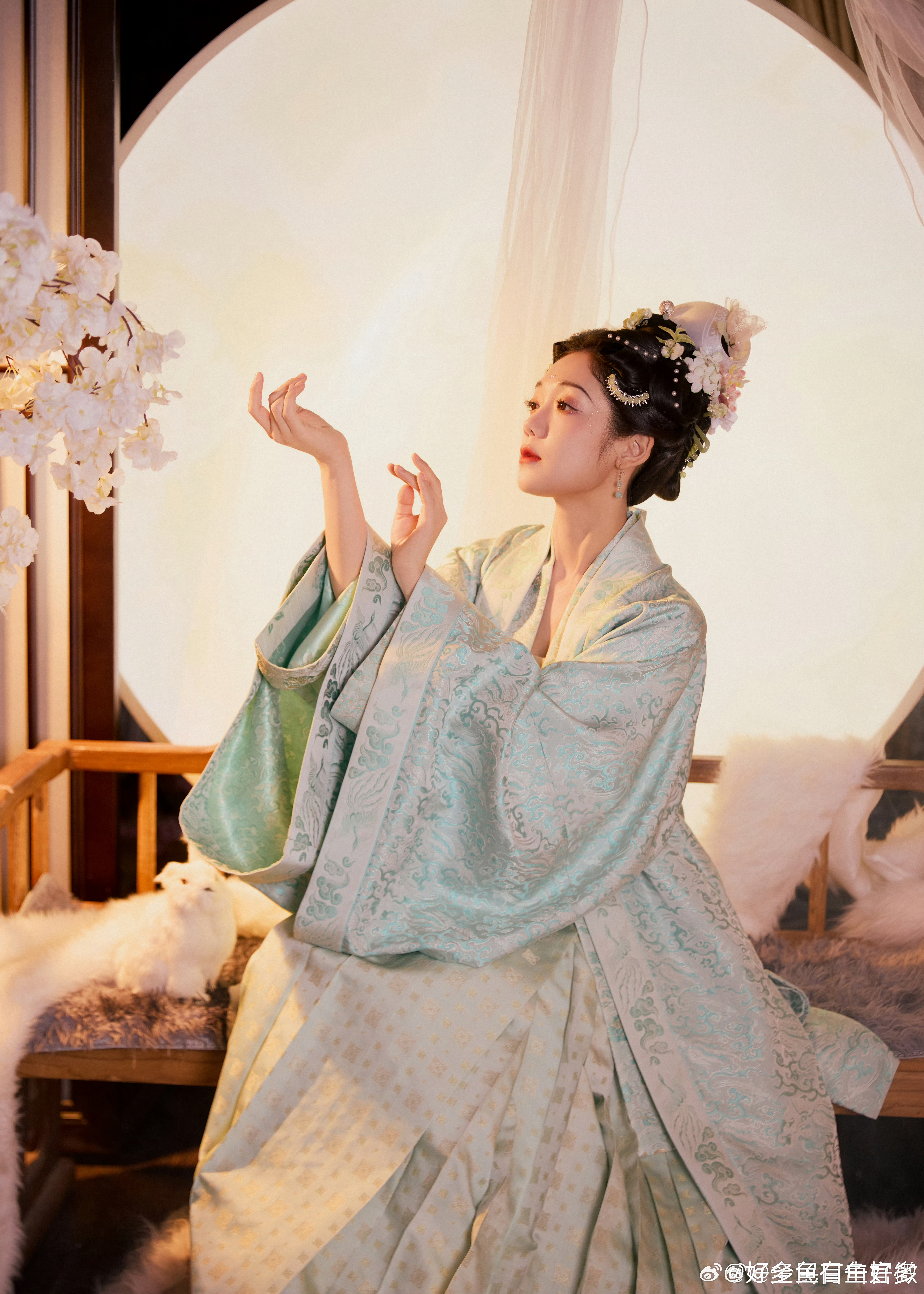 希林娜依高央视元宵造型希林娜依高元宵宋制造型 希林娜依高这身宋制造型太绝了！粉色