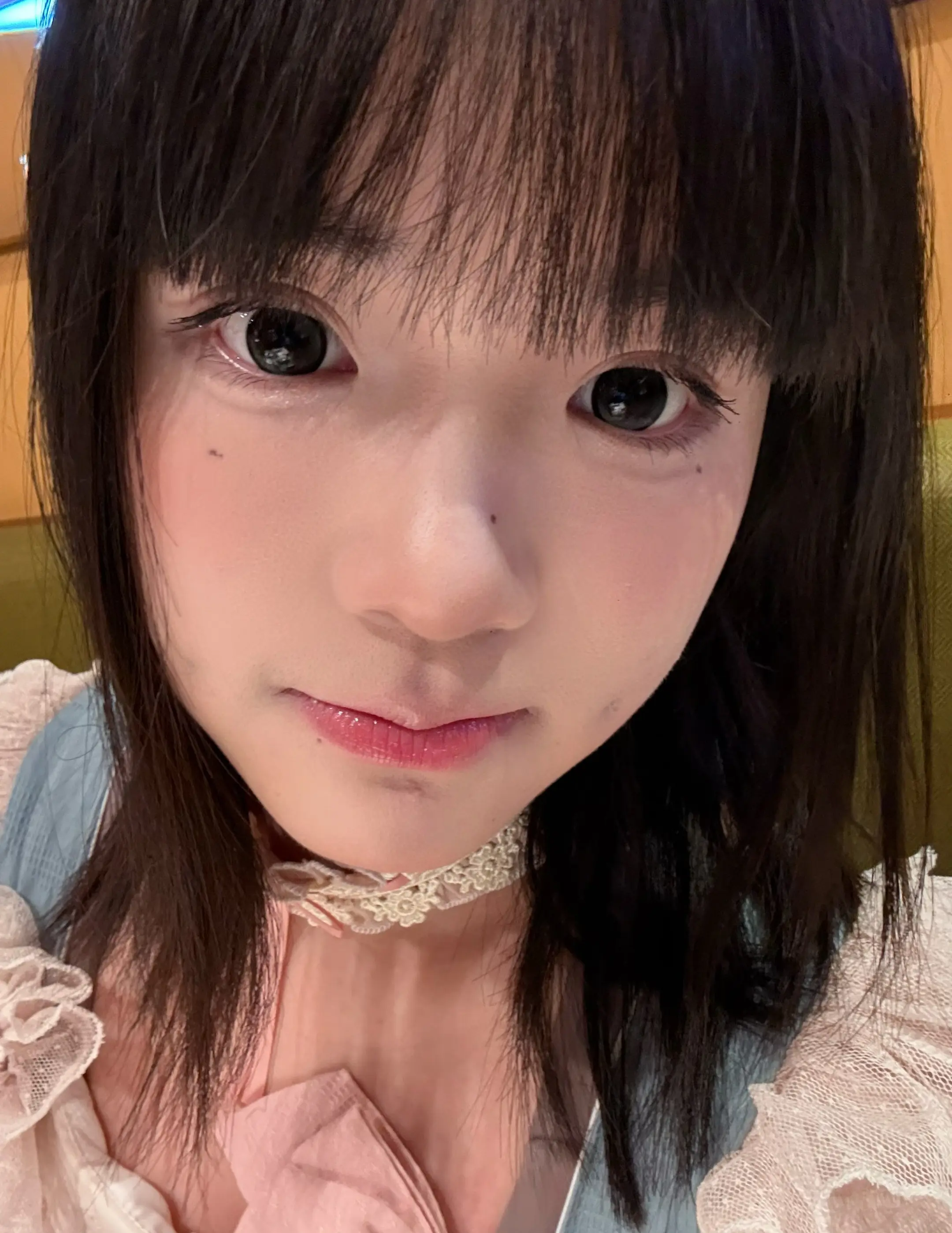 发颜值照的时候呢，可以说女人最好的妆容是笑容