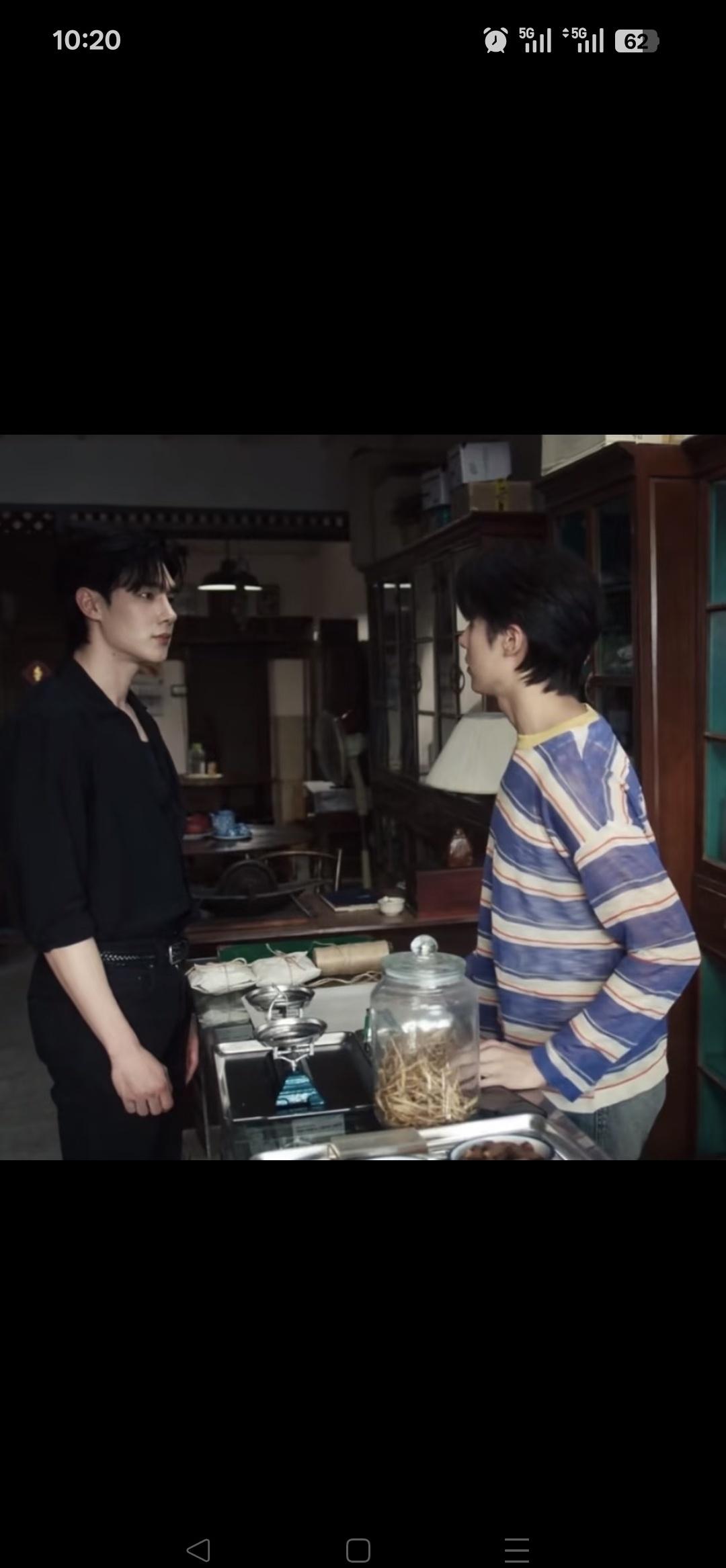 Tee：​​ 全名 Wongsajaem Tee 

在《心动禁止》中饰演 大 