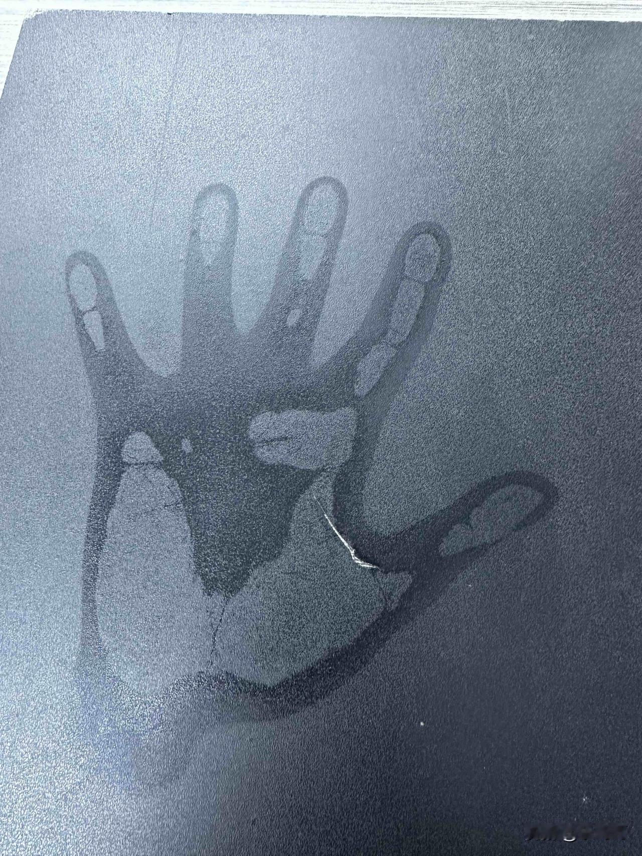 有没有人能猜对这只手如何拍出来的呢？