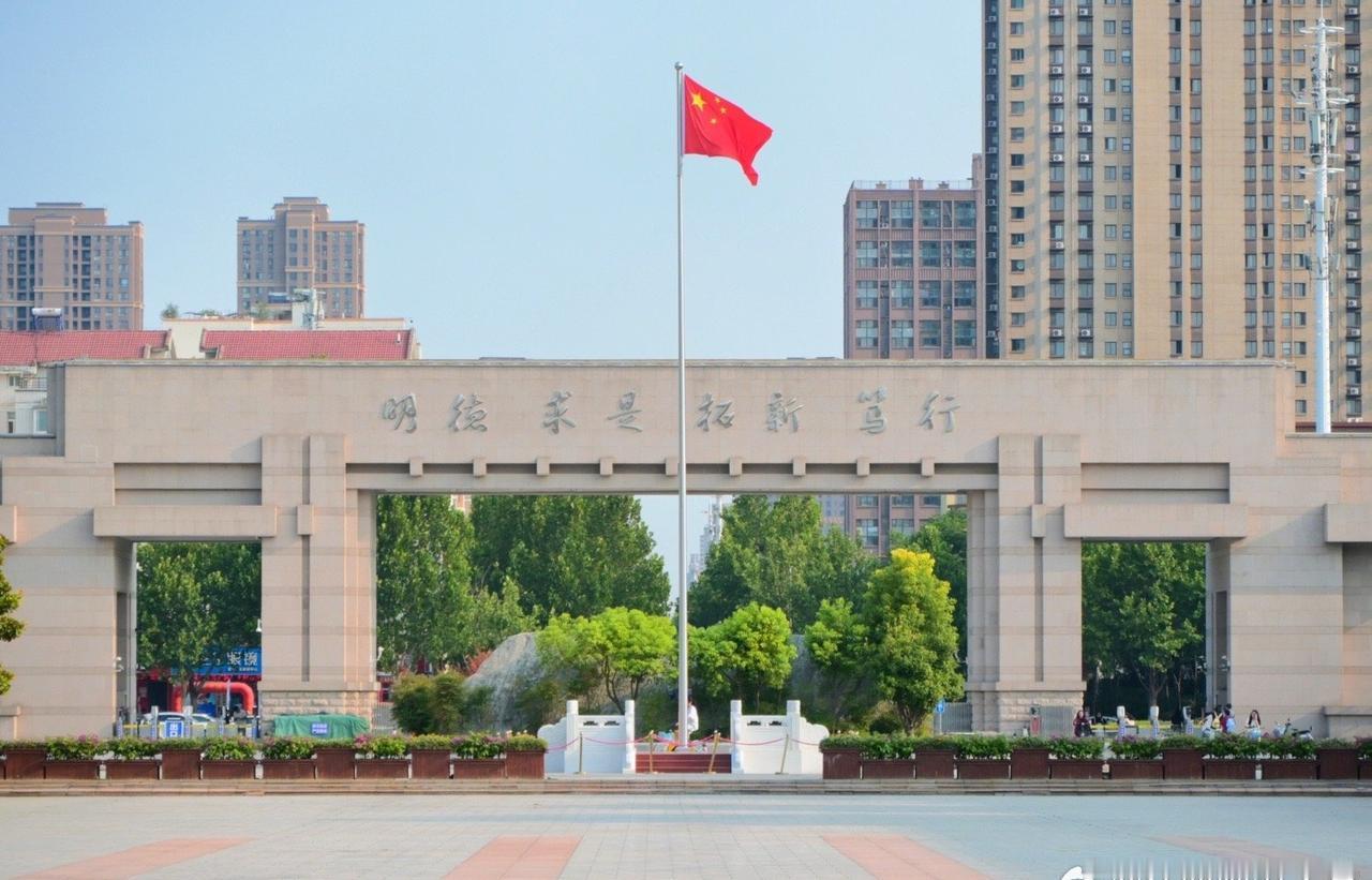 江西师范大学超话河南工业大学69周年校庆
六十九载春秋更迭，以明德修身，滋养万千
