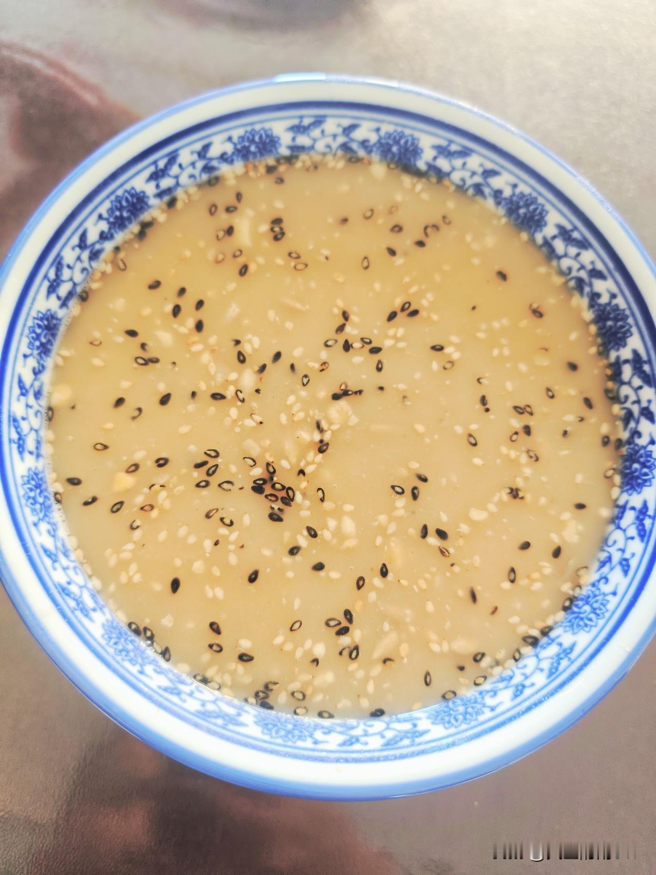 人家但是油茶陪麻花，我这没有麻花，干脆油茶配面包[捂脸]。