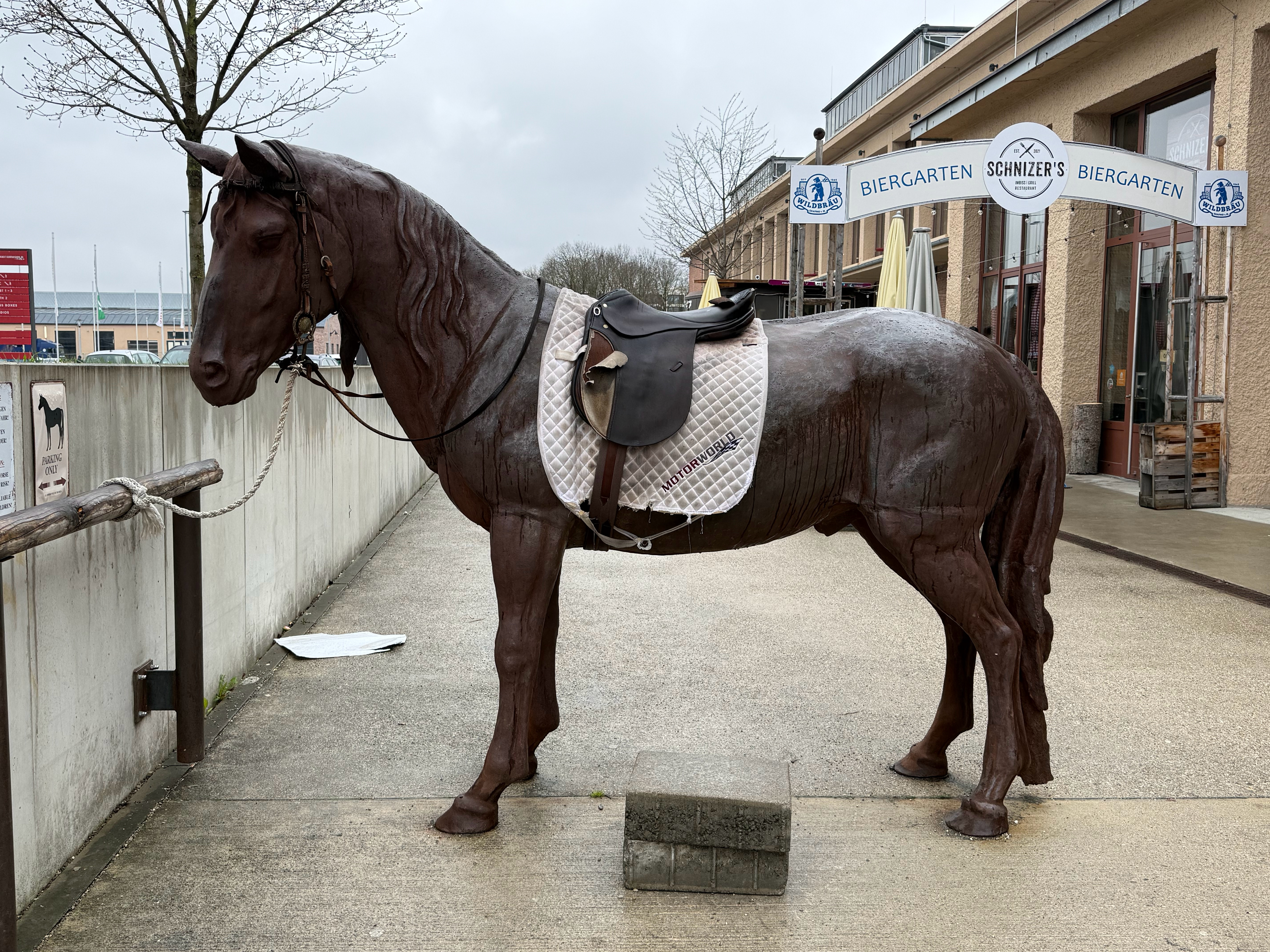 纯铁，一比一高仿真。 