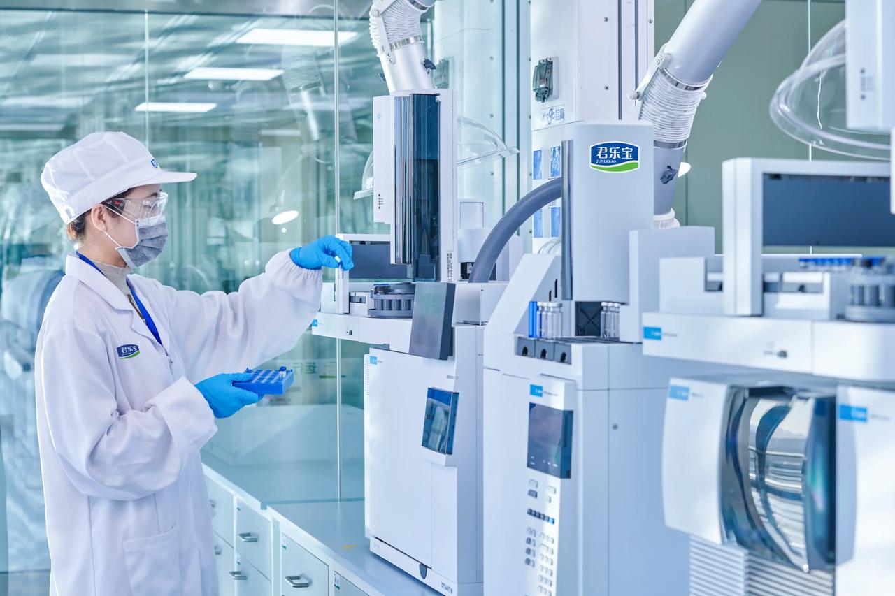 中国留不住人才？很多精英都跑去了欧美，但那些留在中国的普通人才，却把国家建设得越