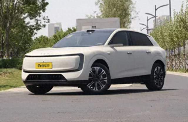 2026款奥迪E7X先锋智能远航版评测：省心又舒适，它适合家庭出行