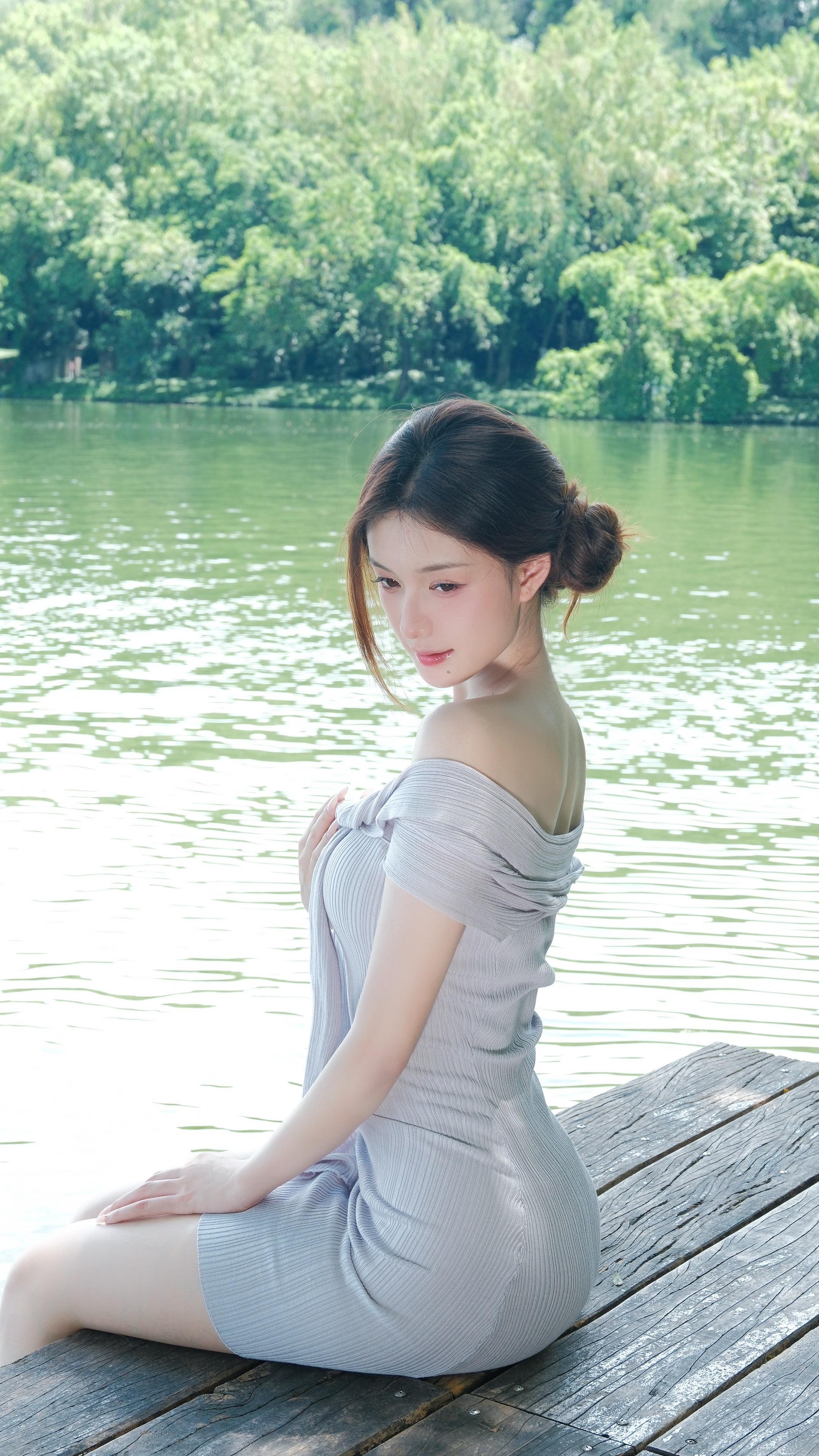 姑娘思量的人已变成追忆。