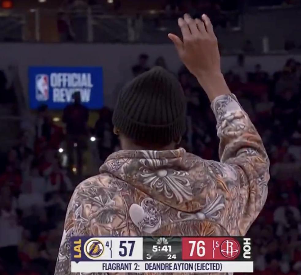 湖人vs火箭艾顿被驱逐艾顿对申京二级恶意犯规被驱逐，杜兰特向艾顿说拜拜：我送你离