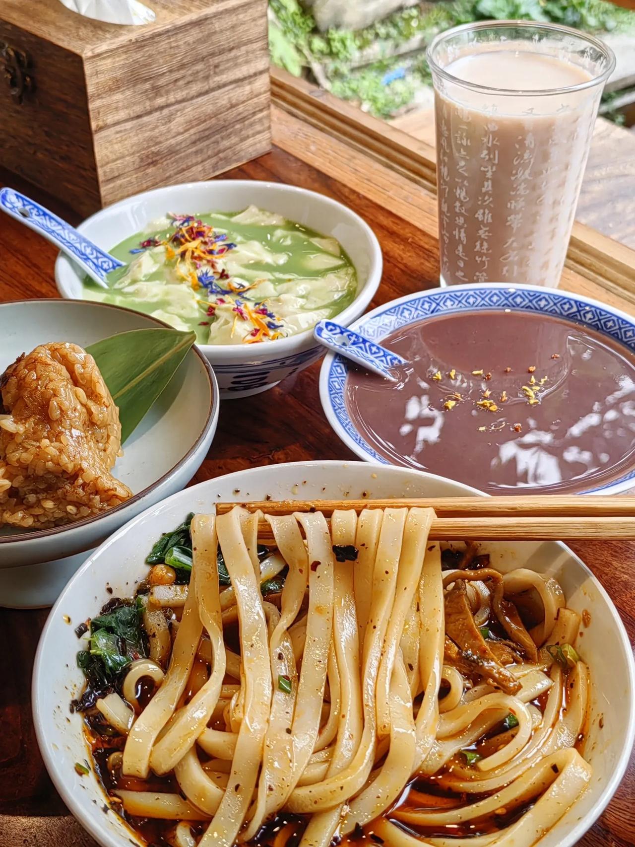 重庆探店｜在龙头寺二刷的宝藏小吃铺


在龙头寺发现这边也开了家王老太粽子铺，在
