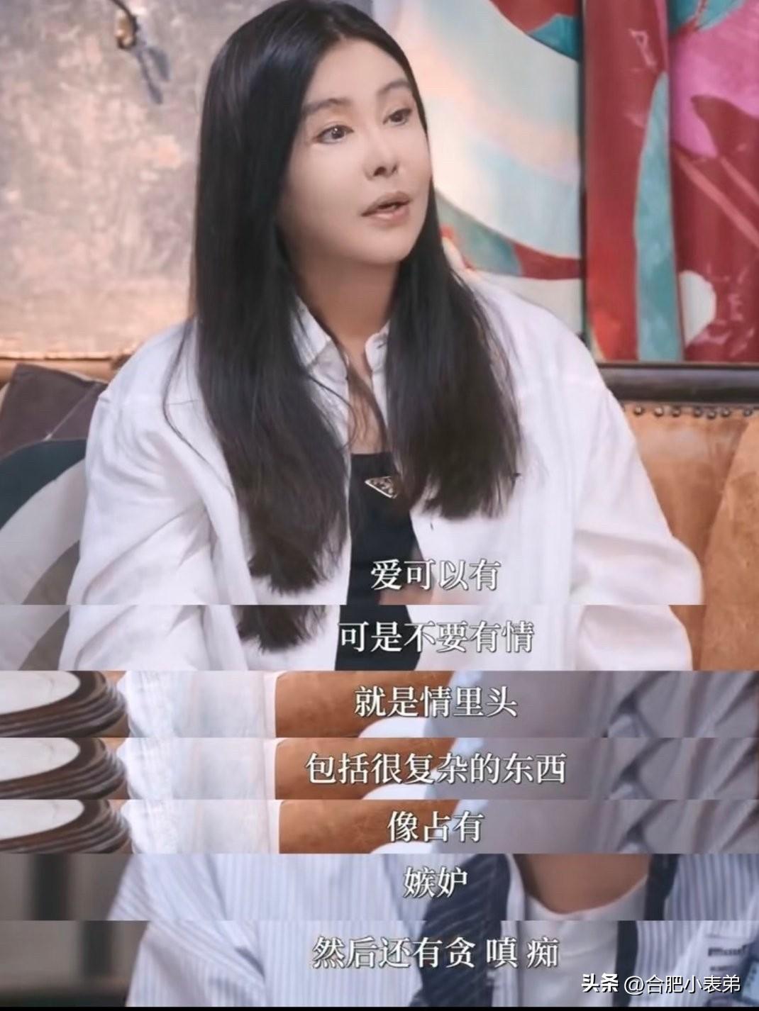 王祖贤大粉官宣脱粉，爆料线下合照必须开美颜。
有人疑惑，王祖贤出道几十年，运营账