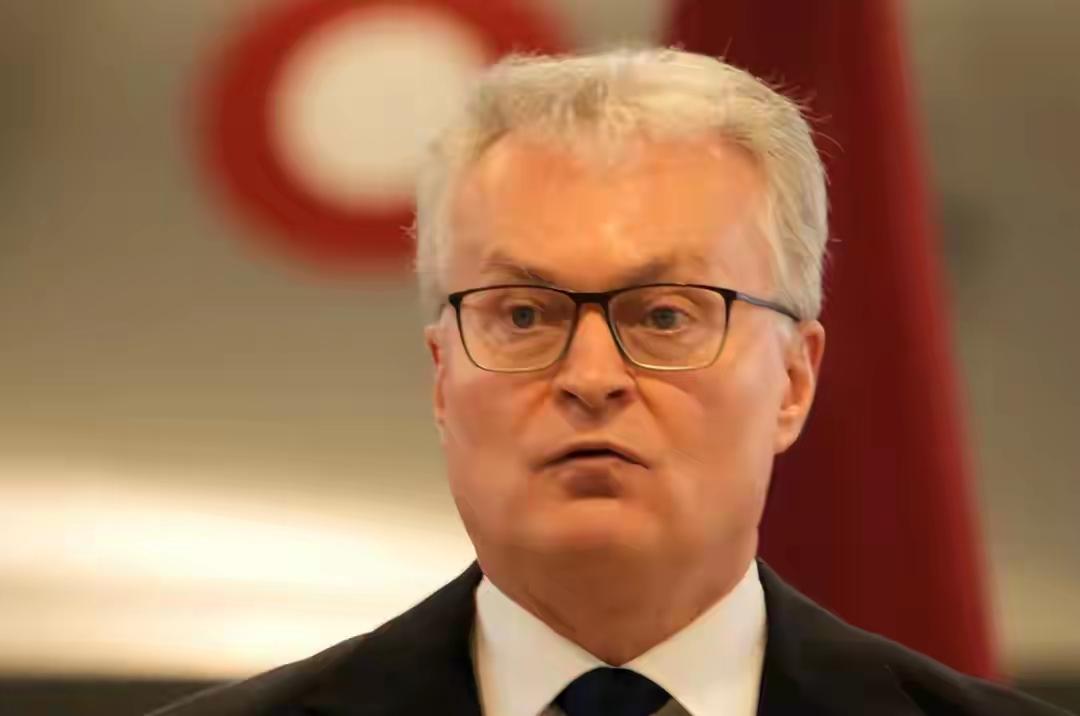 立:我宣布个事啊
俄:你能有啥事啊
立:我们是绝对不会和阿中道歉的
韩:你们这么