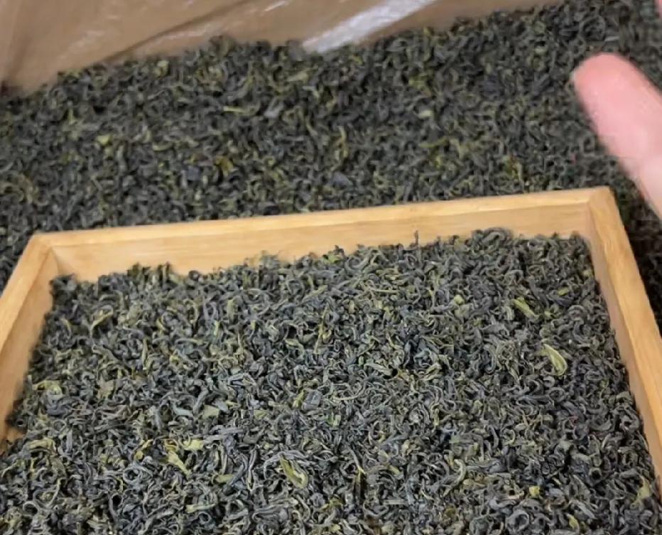 昨天专科学校报志愿，发生激烈冲突父母希望孩子在当地上学，学校有亲戚，在奖学金，入