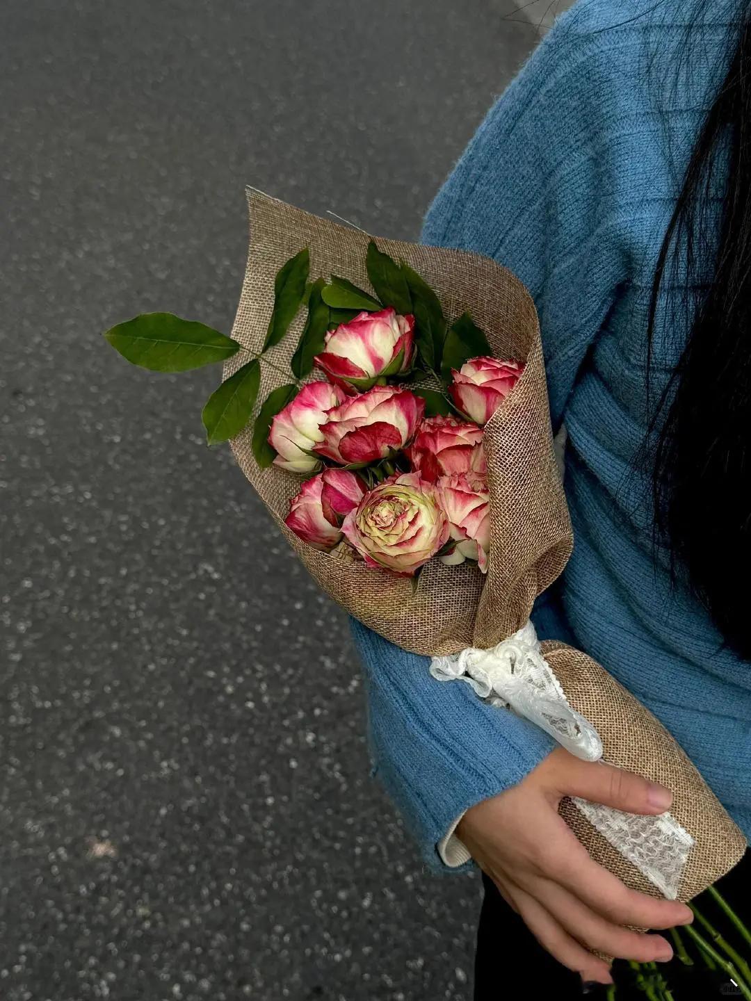 人生是伟大的，生命是高贵的。每个人的生命只属于自己，面对生活的困难和障碍，挫折，