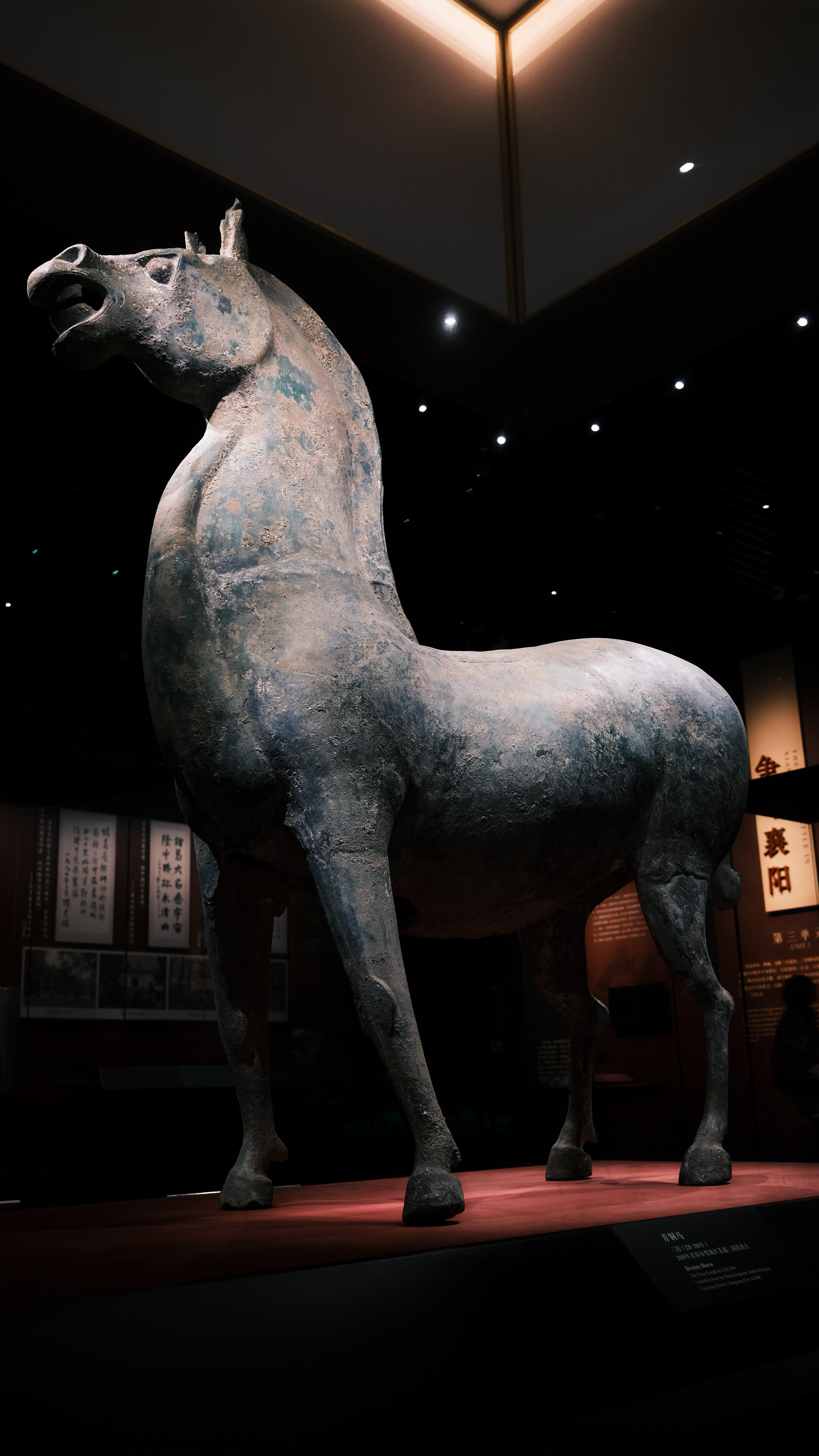 博物馆里过大年走近襄博的华夏第一青铜马这匹青铜马是襄阳市博物馆的核心展品，被誉为