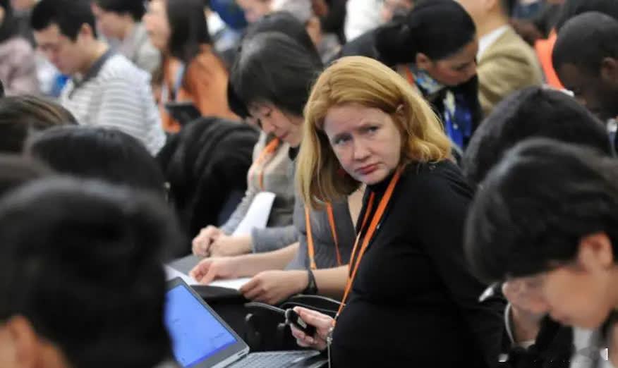 中国又多了一张王牌，根据消息，中科院潘世烈团队经过近十年，攻克了氟化硼酸铵（AB