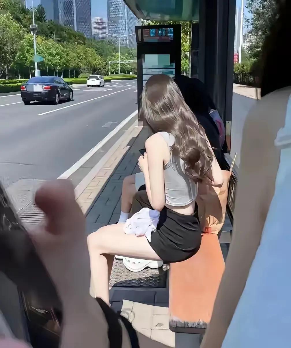 她也算是给普通老百姓发福利了！
现在这种福利只属于宾利！