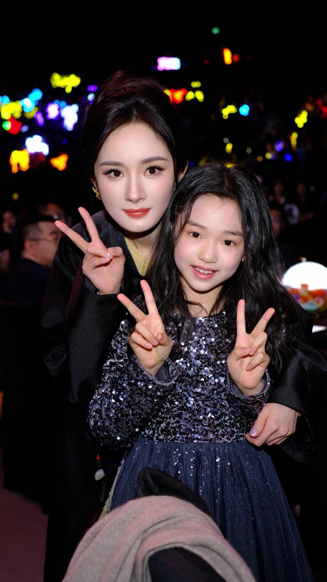 尖叫之夜小酒窝与大咖们🈴影集，谁更胜一筹呢?