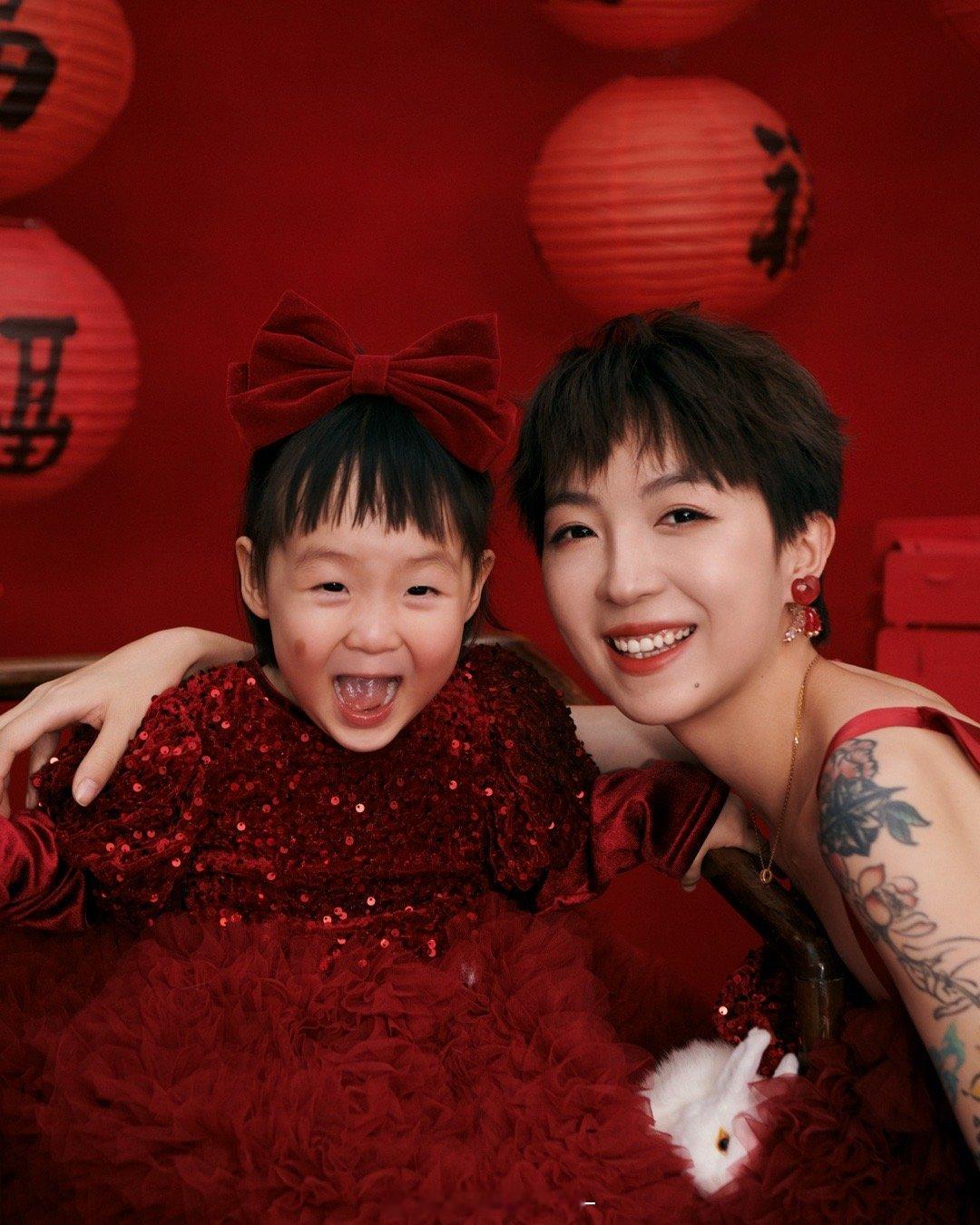 今天要快快乐乐的跟我女儿的合影 ​​​