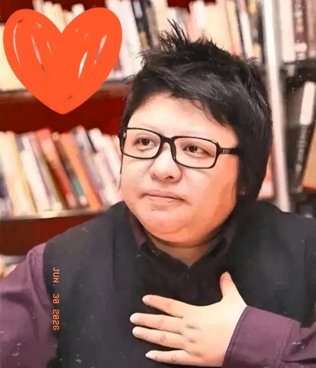 韩红这阵子在舆论场里挺尴尬的。

早些年，那是凭着个人情怀在做公益，怎么折腾都行