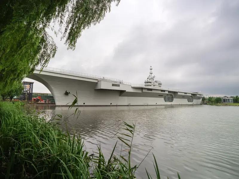 这得取决于国家实力和国际环境。毕竟，维持一艘航母的成本极高。若非出于战争需求，无