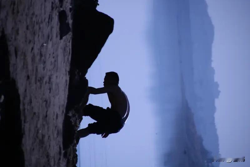 于百味中淬炼人生

人生从来不是一马平川的坦途，亦不是始终甘甜的蜜浆，而是一场盛