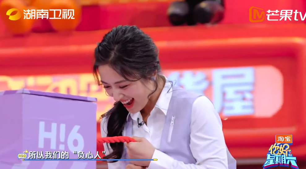 沈月滑跪给张颜齐道歉 你好星期六 信任认证实验里，沈月掉落喊“对不起”，结束后滑