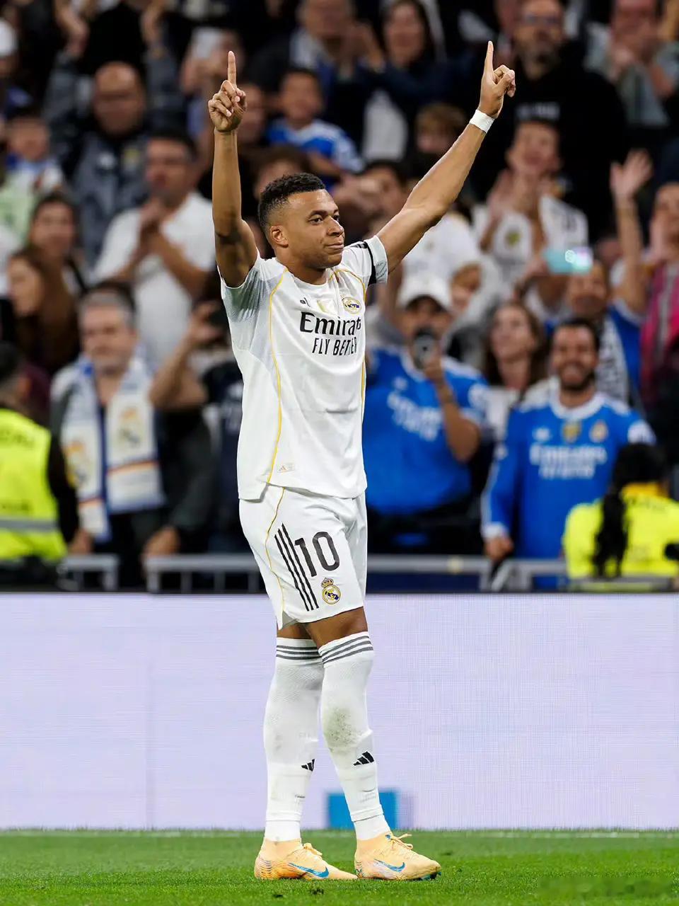 姆巴佩2025年度报告，以西甲18球、欧冠9球的成绩，同时领跑两项赛事的射手榜！