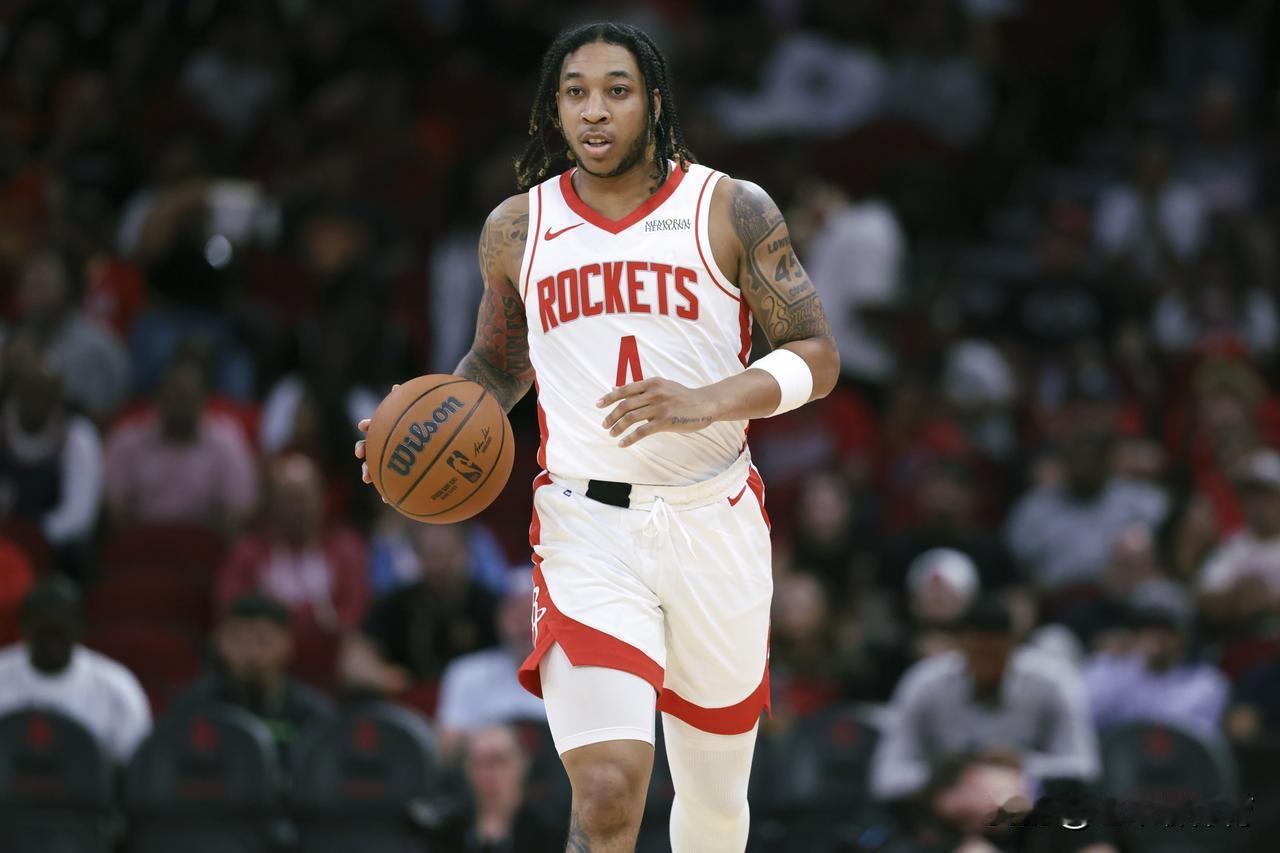 霍老三是能打乱战，但戴维森才应该是火箭队重点培养的对象！
最近两场，虽然霍乐迪的