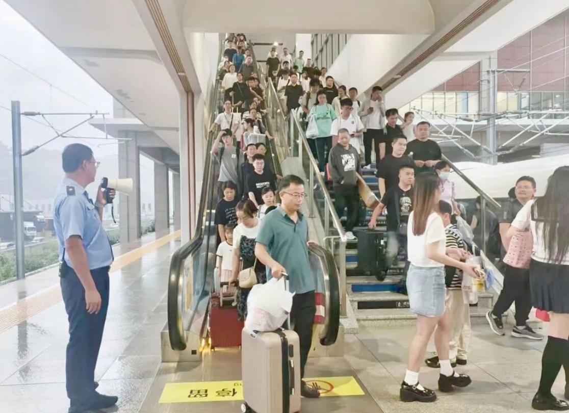 杭台高铁温玉段开通满月：37公里新线为何引来85万客流？
9月8日，杭台高铁温玉