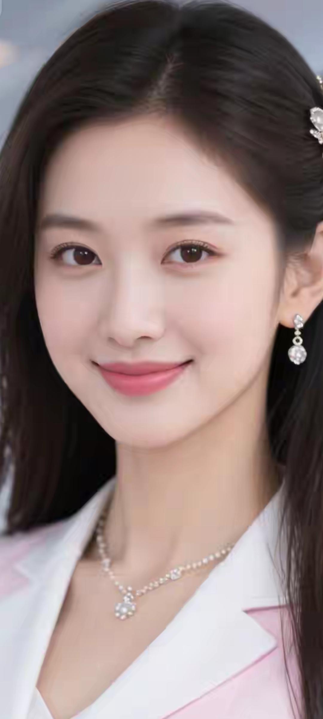 优雅甜美的白领穿搭，珍珠项链和耳环点缀，散发迷人魅力！💄✨