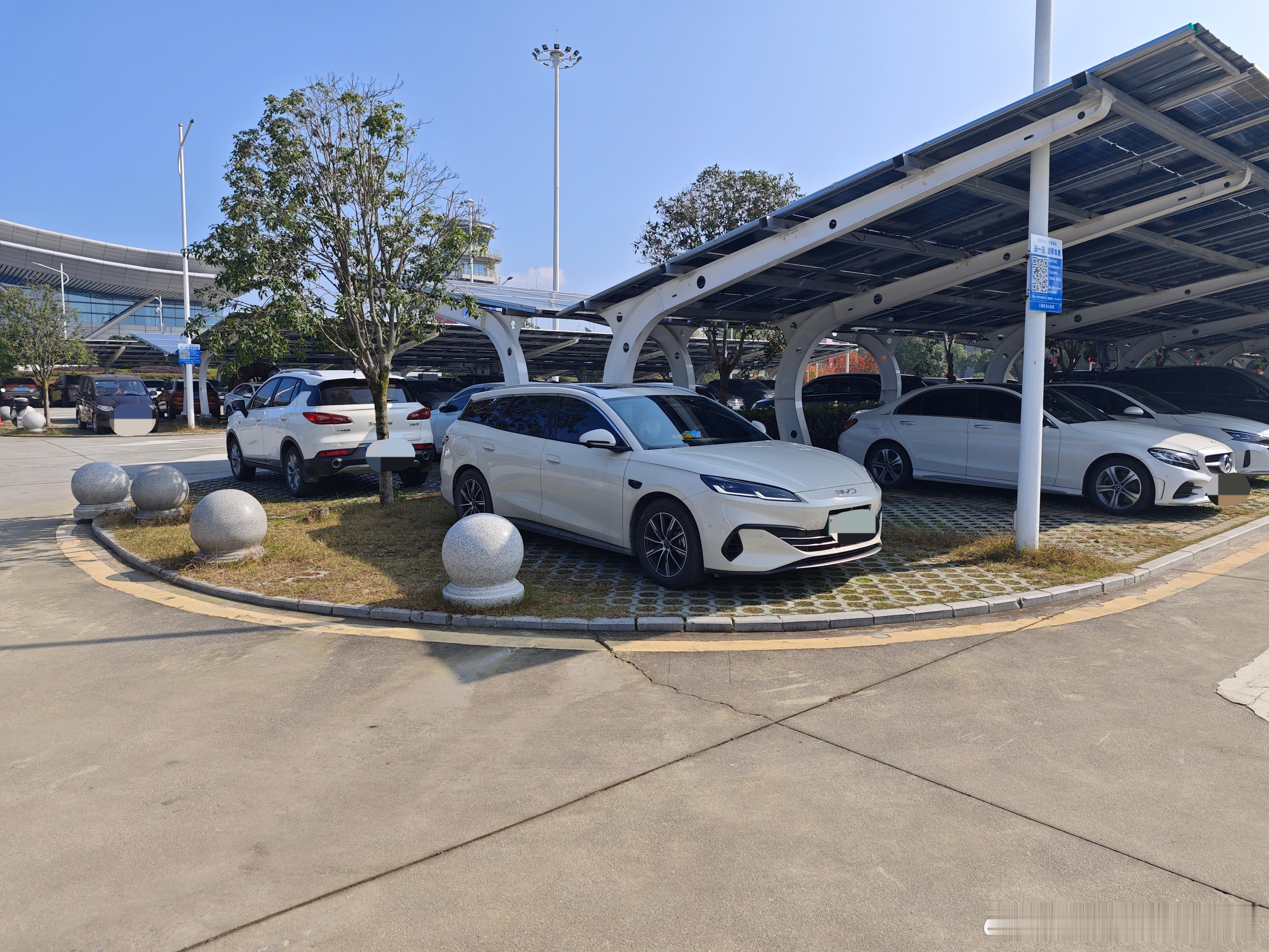 又是停边边的一天，回来得洗车了[举手] ​​​