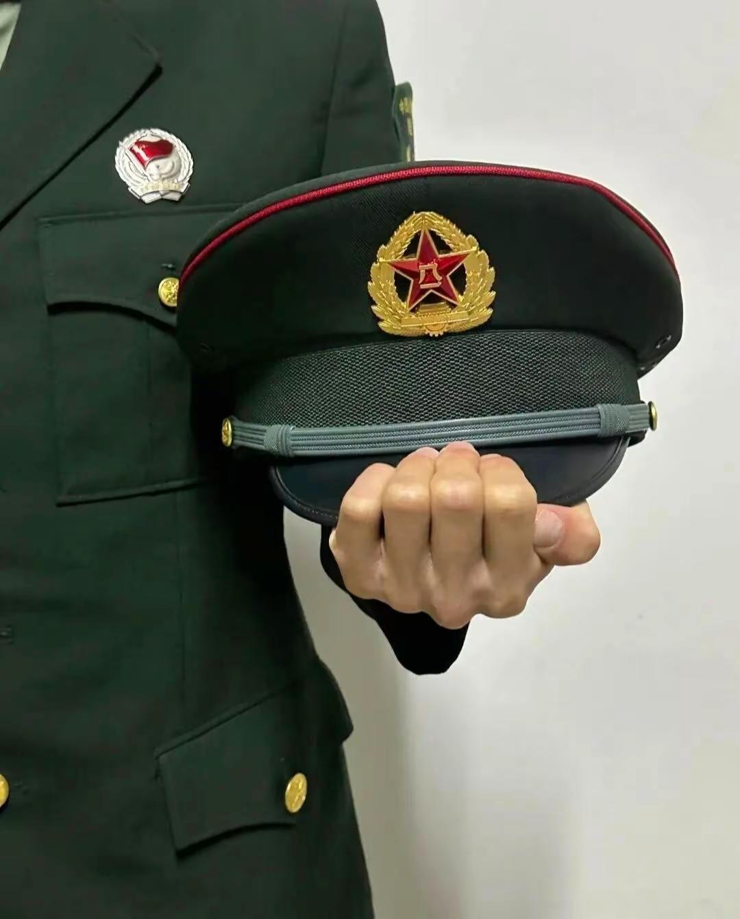 有些东西上一代做好了榜样，我们就必须要传承，八一精神，永放光芒。忍耐