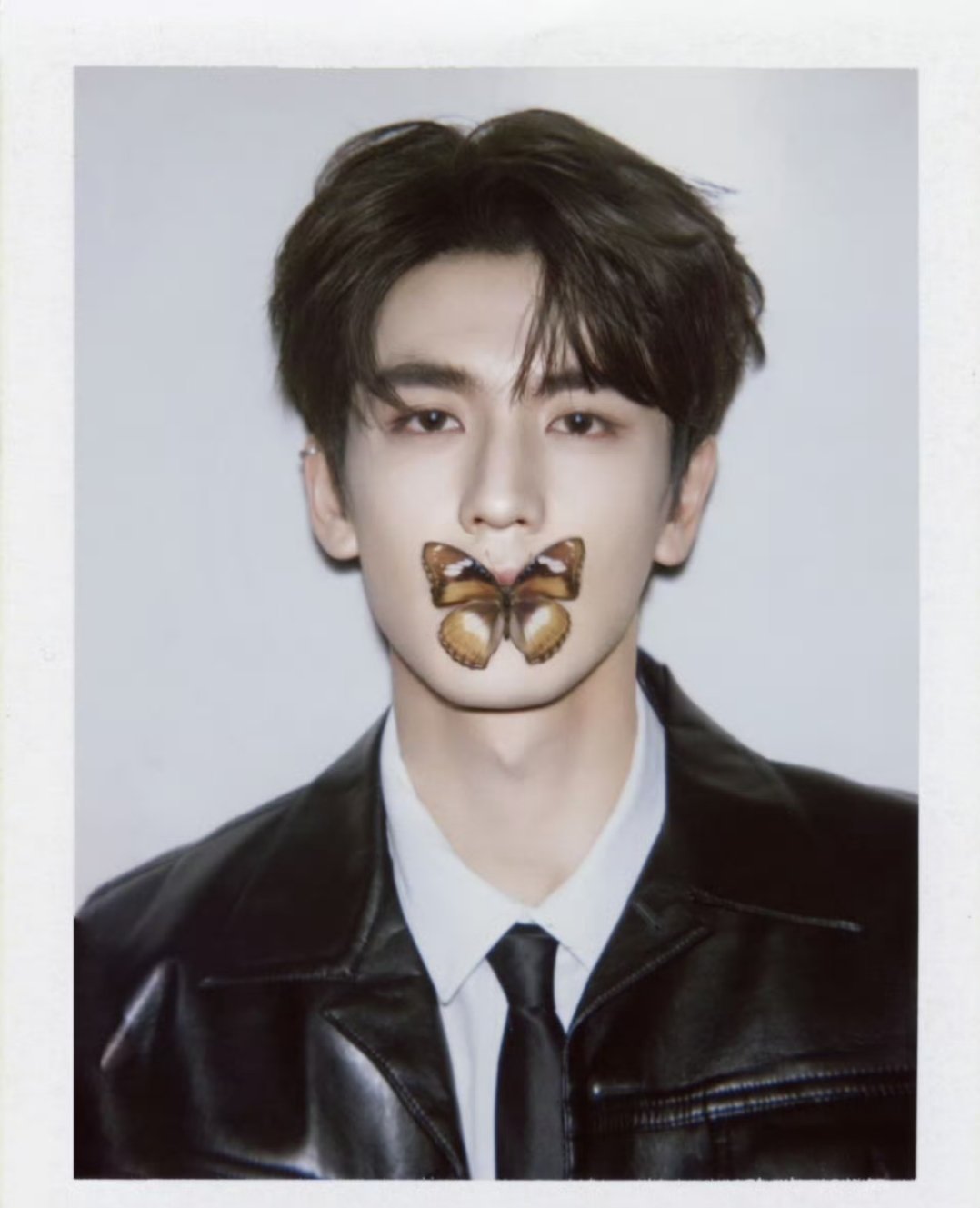 张凌赫摄影师 撕拉片不是P的一张撕拉片引发的热议，折射出当下大众对“真实感”的珍