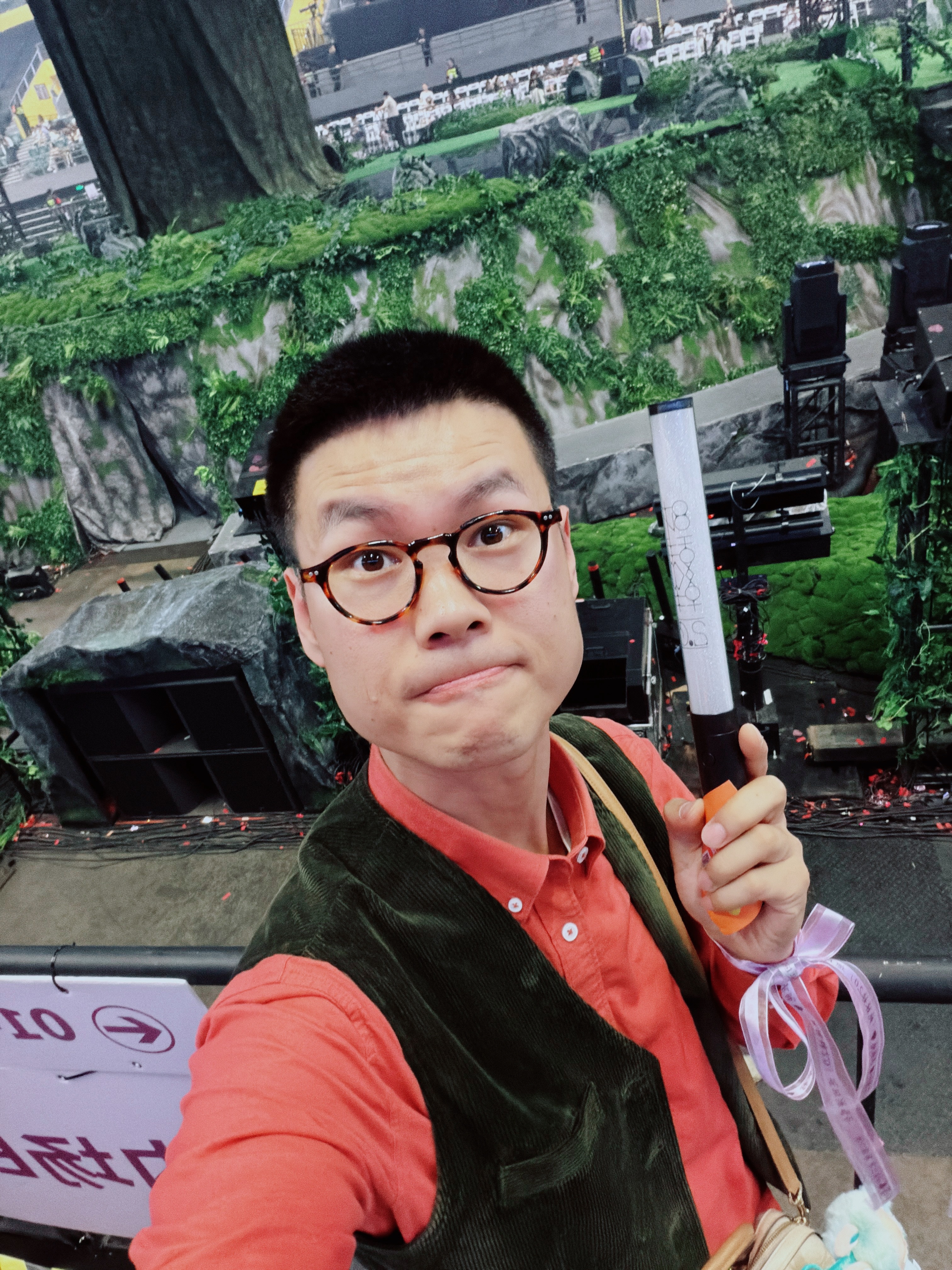 没想到可以到第一排❗️还是中间啊啊啊来看纯妹妹演唱会单依纯