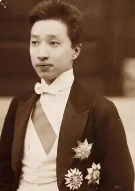 晚清首富之子，竟在一夜之间，输掉上海最繁华地段的100栋房产！1925年的冬夜，