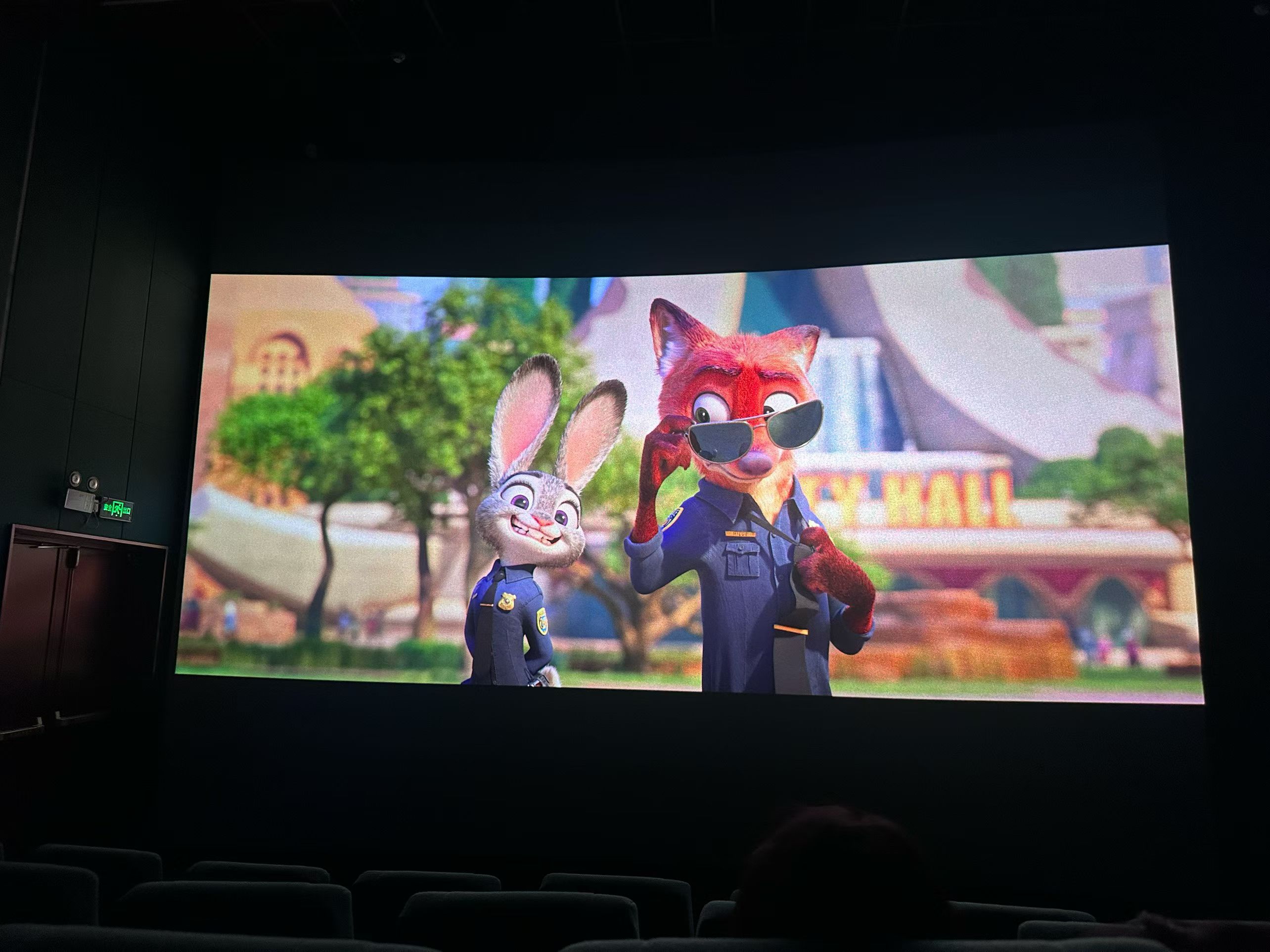 皮夹克先生和白菜心小姐疯狂动物城2 