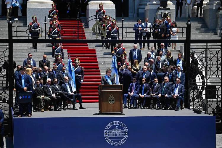 阿根廷终于收到F-16！空军战力十年后终升级
 
最近阿根廷接收首批6架F-16