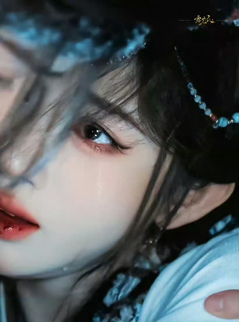 月鳞绮纪露芜衣:请你给我一滴泪的时间