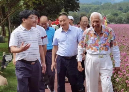“我没有一丝一毫的中国血统，但是我有100%的中国心，我将用一生来报答中国，”印