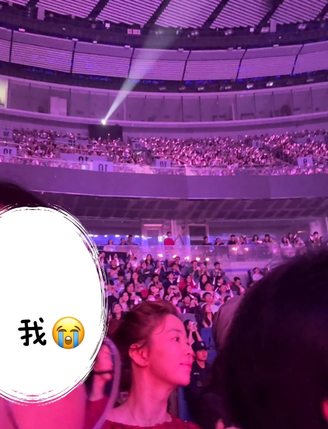 单依纯妈妈坐在我后面妈呀乍一看有点像叶炫清单依纯妈妈坐在网友后面