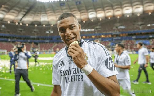 西甲金靴赔率：姆巴佩超低领跑莱万第二贝林小蜘蛛并列第五(4)
聊聊足球吧，特别是