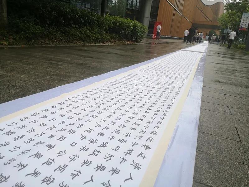 简化字的确有优有劣。小时候总感觉象形文字被简化之后丧失了些许韵味。就拿“粪”这个