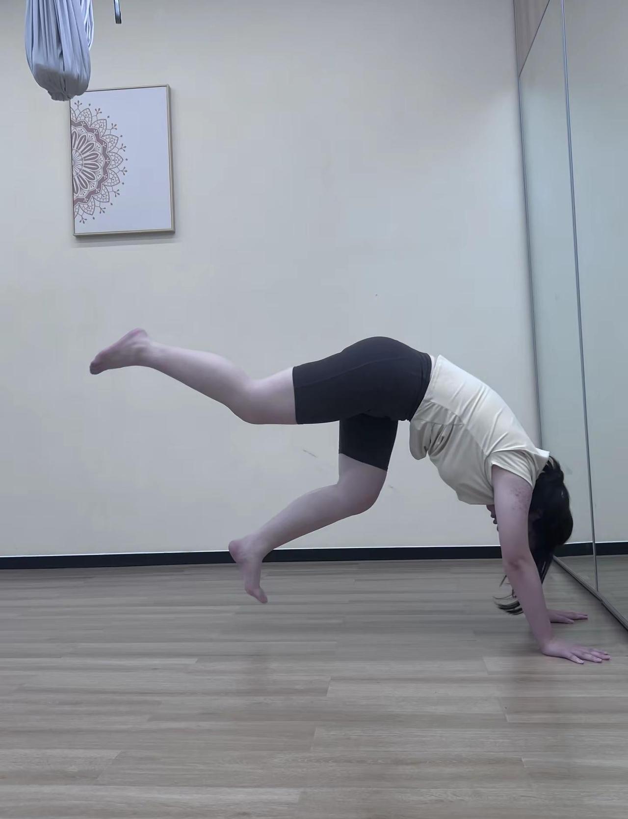 记录甘妤婕 的今日千斤顶重的腿 真是不容易啊～原始体重144.7斤，今日体重：1