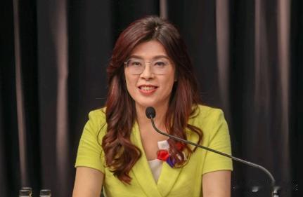 “台独”分子在机场闹事？新党主席吴成典亲自到机场为郑丽文送行！
4月7日，根据岛