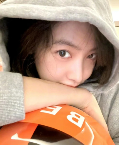 宋茜御姐吃鸡语音包 谁懂玩游进决赛圈的紧张时刻听宋茜的御姐语音包，软糯又撩人，好