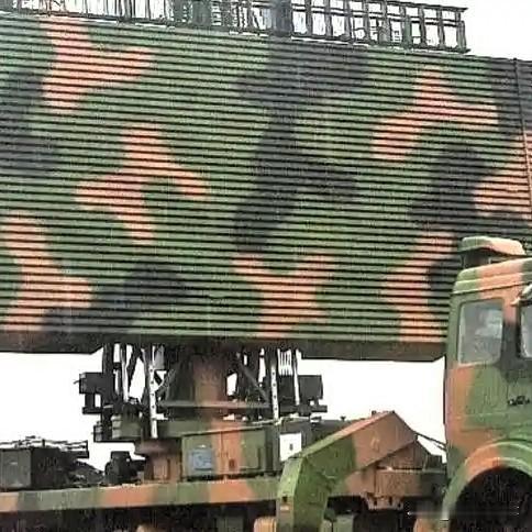 量子雷达的核心优势在于其利用量子纠缠态进行探测。传统隐身战机主要通过外形设计和吸