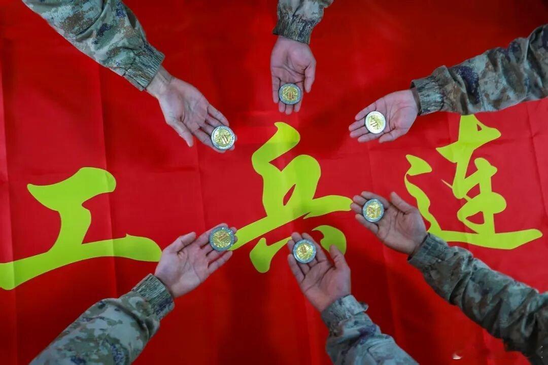 前线熄灯号军营晚点名人民前线 无论他们身在何方身着军装的每一个日夜他们都在用心地